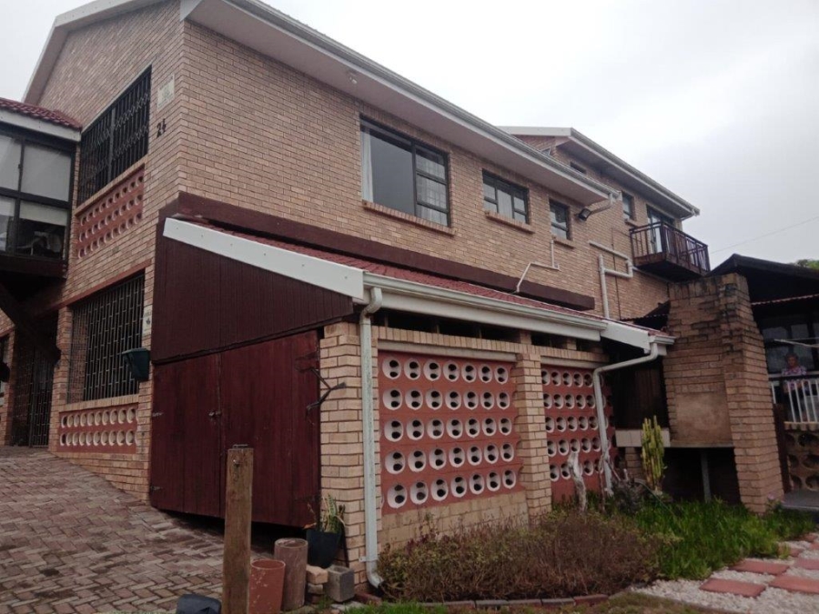 6 Bedroom Property for Sale in Paradise Beach Eastern Cape